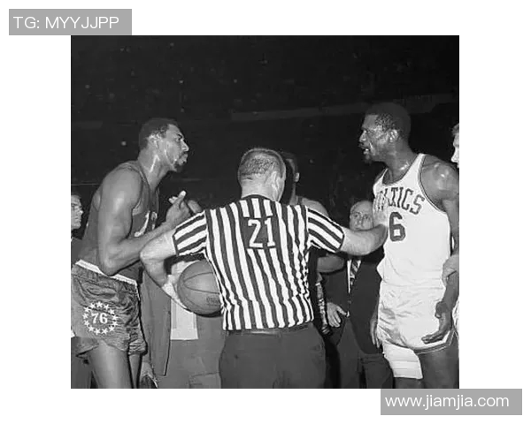 篮球历史巨星威尔特张伯伦的辉煌成就与他所面临的挑战分析