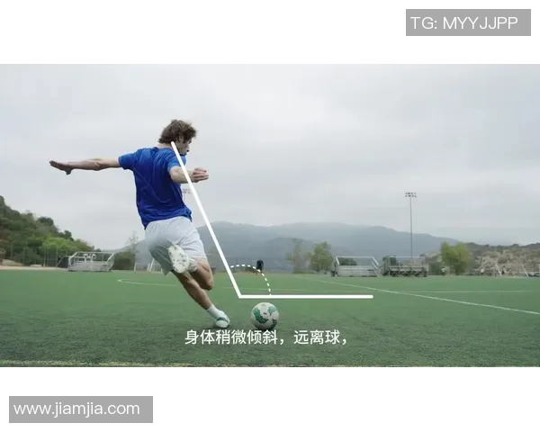 足球明星独特踢球技巧解析与风格展示探讨